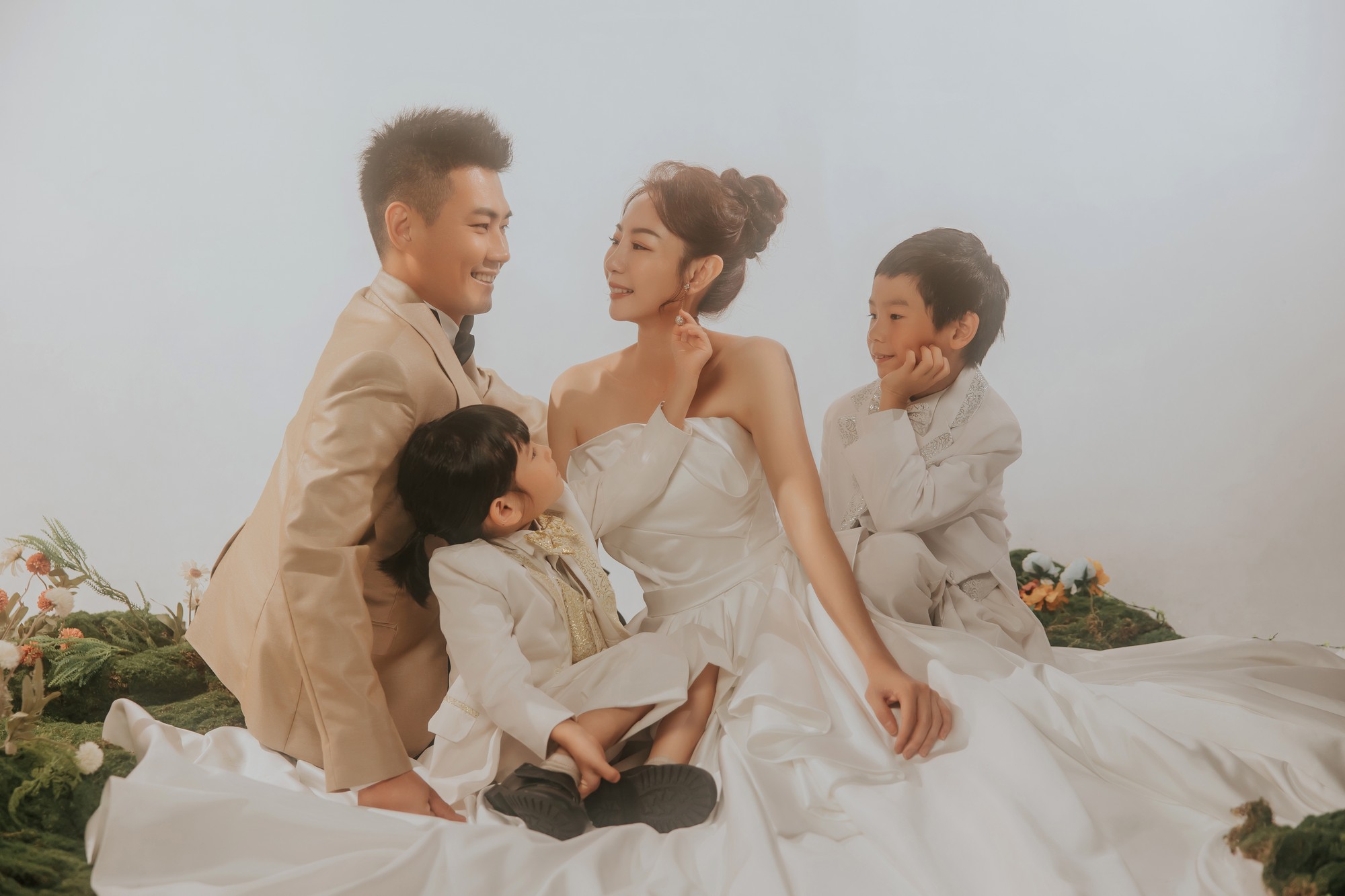 全家福,全家福攝影,全家福照,全家福推薦,手工婚紗,婚紗訂製,婚紗禮服,婚紗出租,婚紗推薦