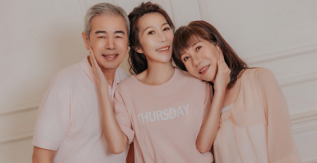 全家福,全家福攝影,全家福照,全家福推薦,手工婚紗,婚紗訂製,婚紗禮服,婚紗出租,婚紗推薦